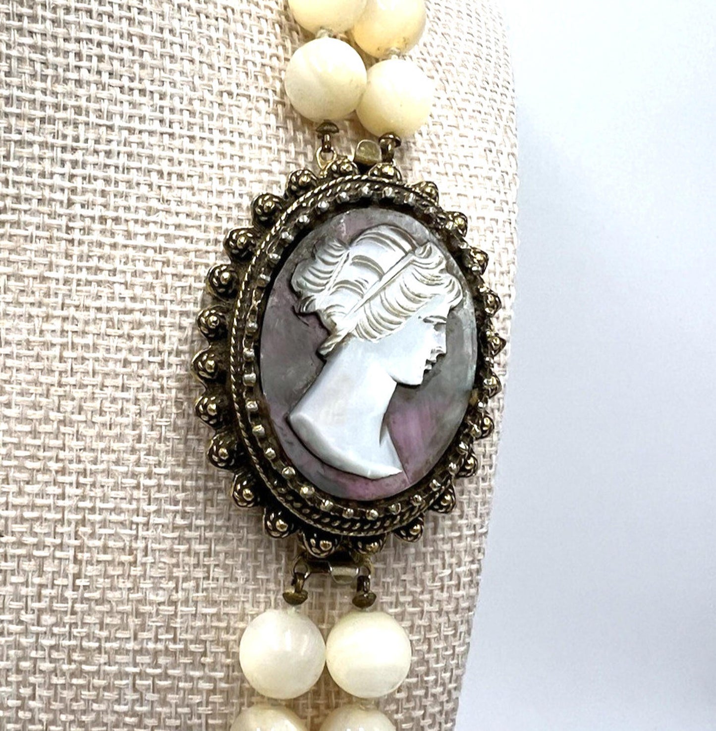 Vintage Balamuti MOP Cameo Brooch/pin/Clasp/Pendant Hand Knotted Beaded Necklace