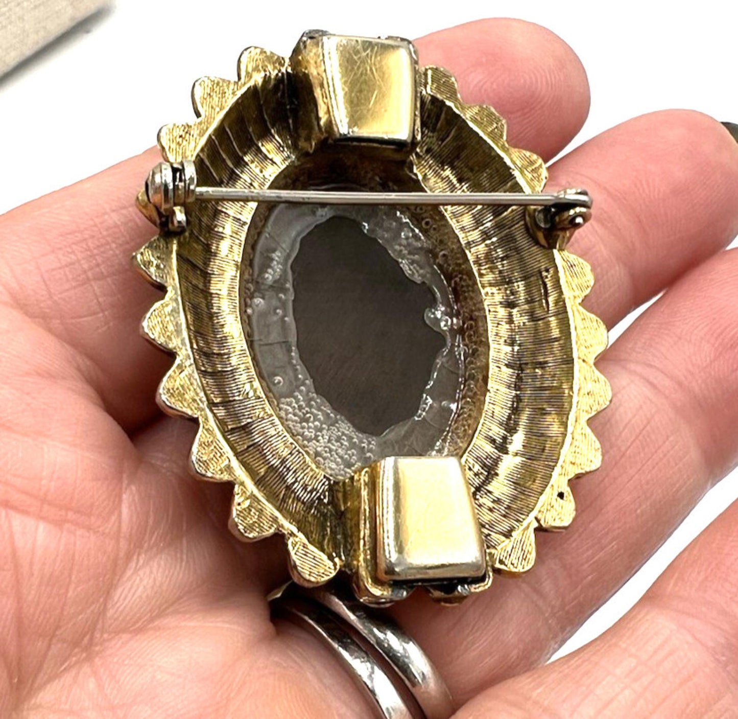 Vintage Balamuti MOP Cameo Brooch/pin/Clasp/Pendant Hand Knotted Beaded Necklace