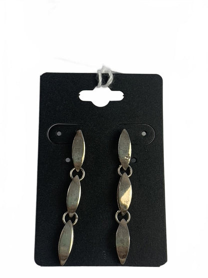 Unmarked Sterling Silver Geometric/Abstract Articulated Chain Post Earrings