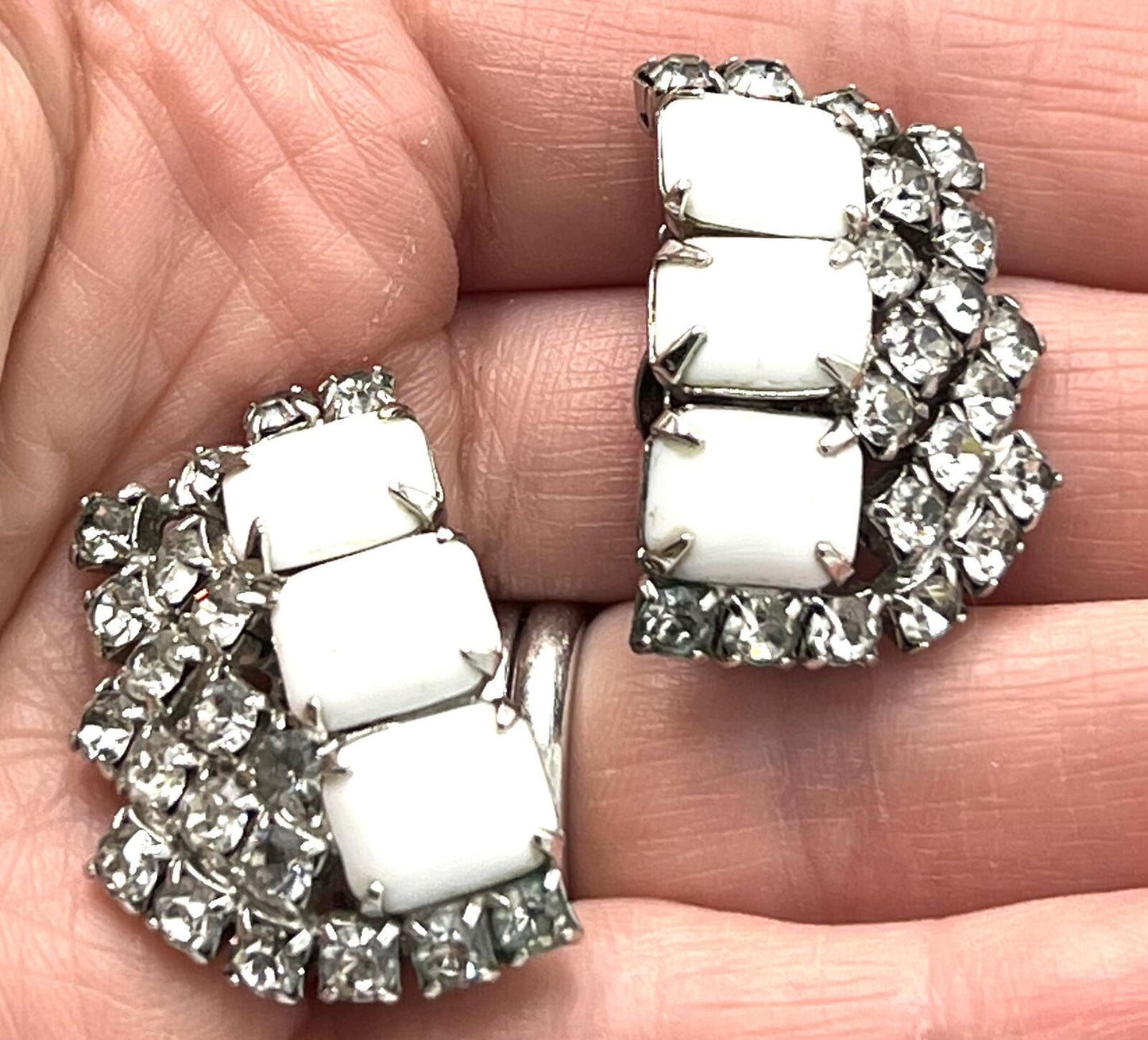 Silvertone Milk Glass Parure 4-pc Matched Jewelry Set