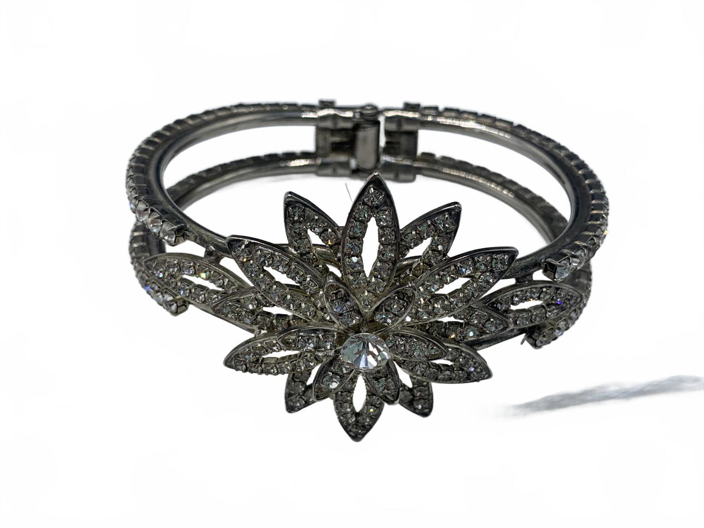 Unsigned Silvertone White Rhinestone Floral/Sunburst 6.75" Hinged Clamp Bracelet