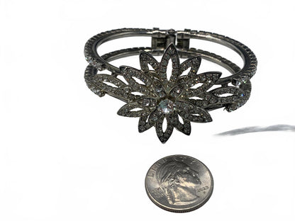 Unsigned Silvertone White Rhinestone Floral/Sunburst 6.75" Hinged Clamp Bracelet