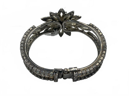 Unsigned Silvertone White Rhinestone Floral/Sunburst 6.75" Hinged Clamp Bracelet