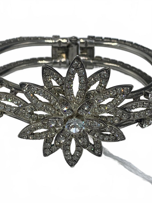 Unsigned Silvertone White Rhinestone Floral/Sunburst 6.75" Hinged Clamp Bracelet