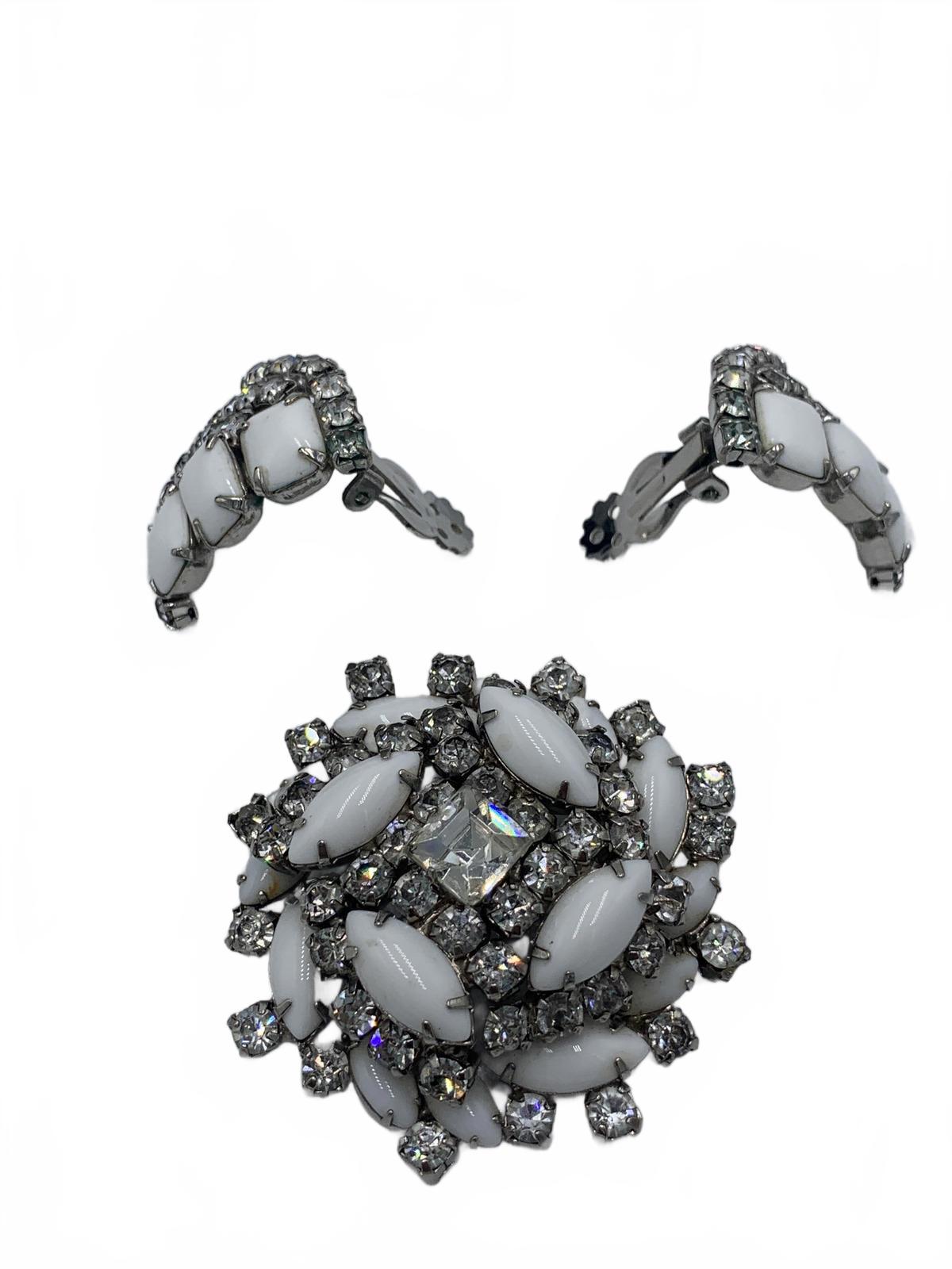 Silvertone Milk glass Parure 4-pc Set (necklace, bracelet, earrings, brooch)