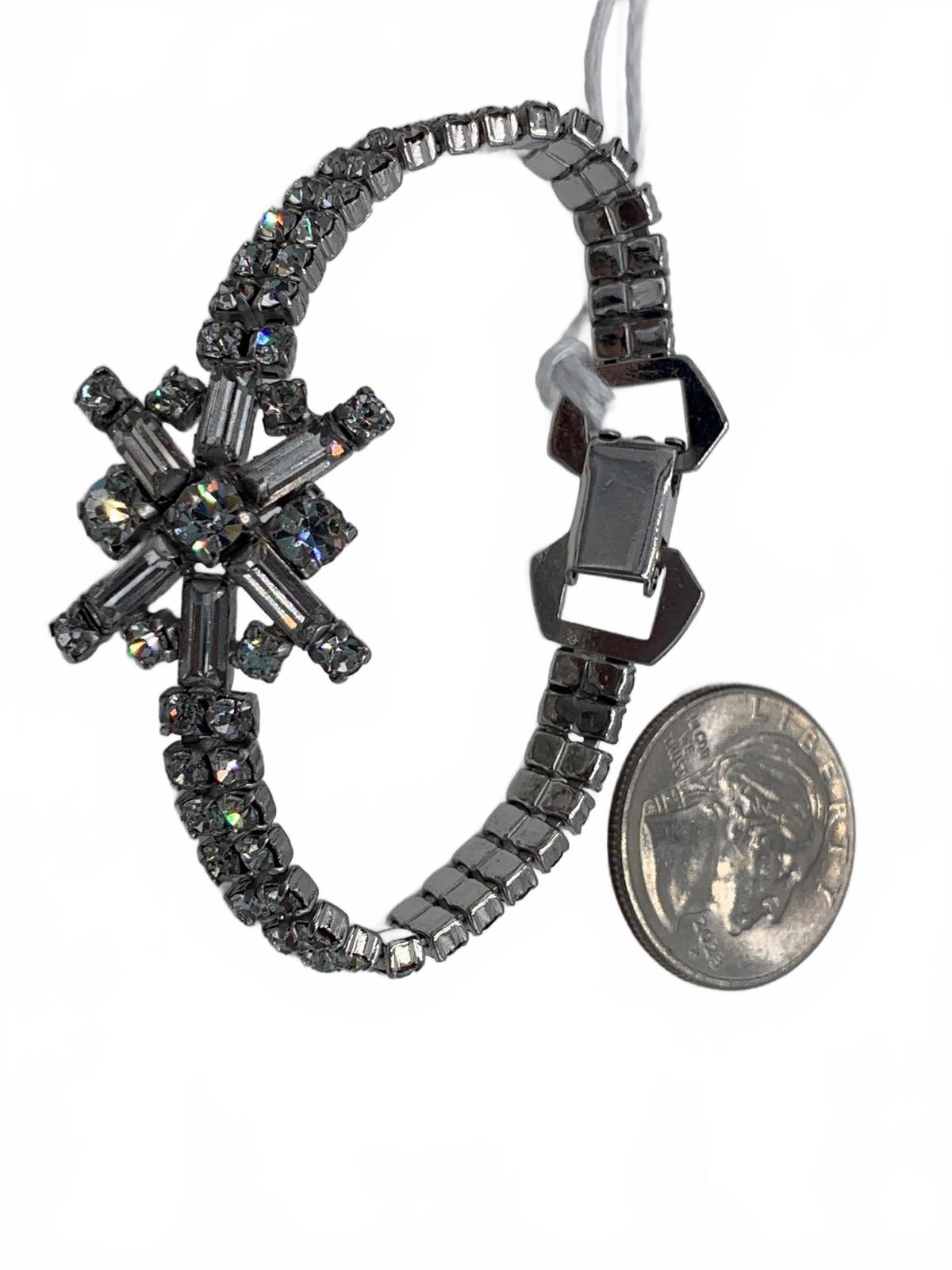 Unsigned Silvertone Rhinestone Art deco style size 6" CJ Bracelet