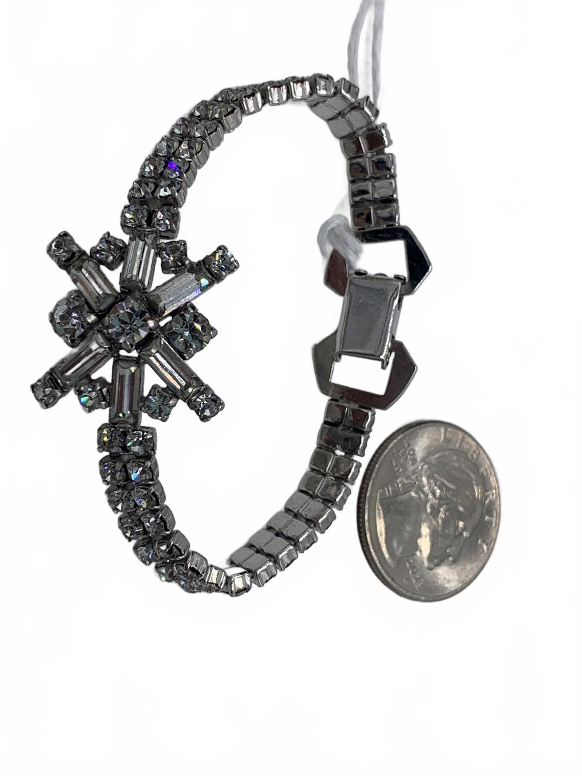 Unsigned Silvertone Rhinestone Art deco style size 6" CJ Bracelet