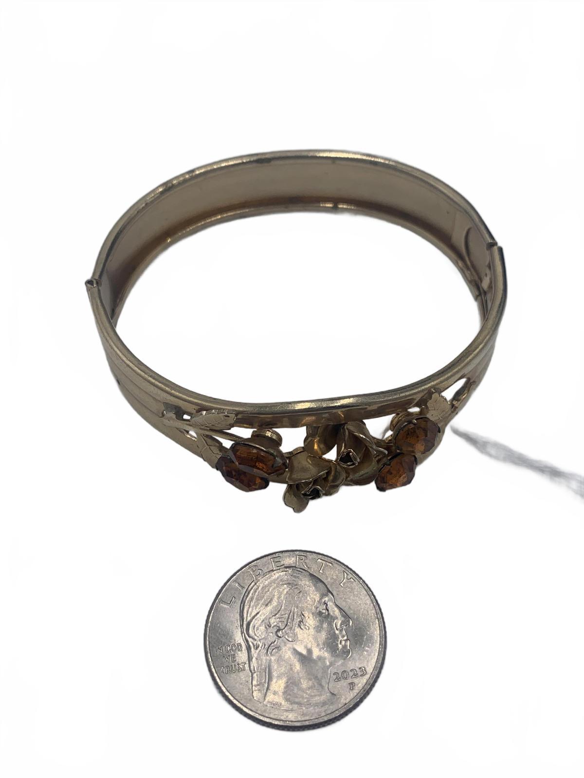 Unsigned Silvertone 20g Yellow Rhinestone Floral 7" Clamper Bangle CJ Bracelet